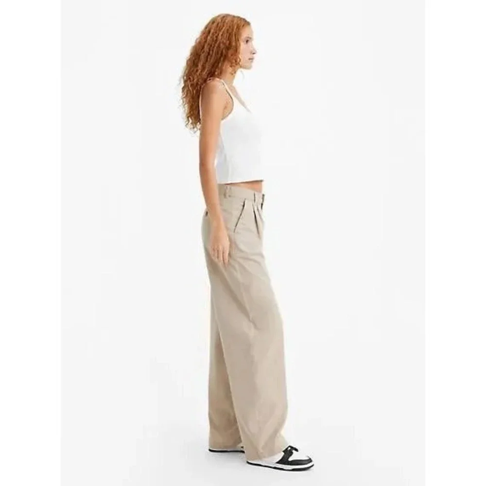 NWT Levi's HR Pleated Trouser in Cobblestone Size 29x32